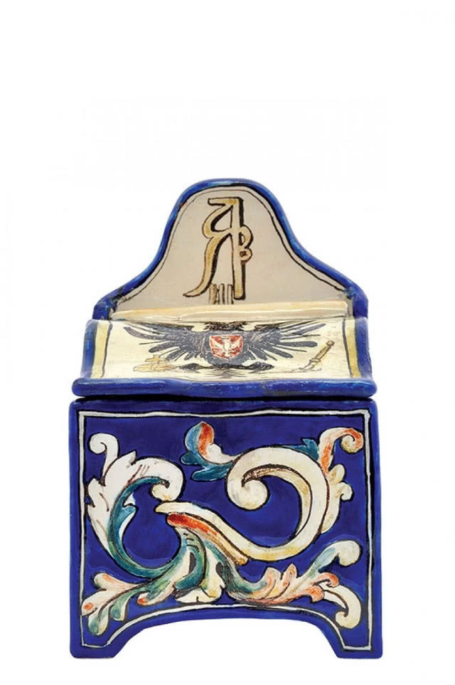 granatowa solniczka z majoliki 