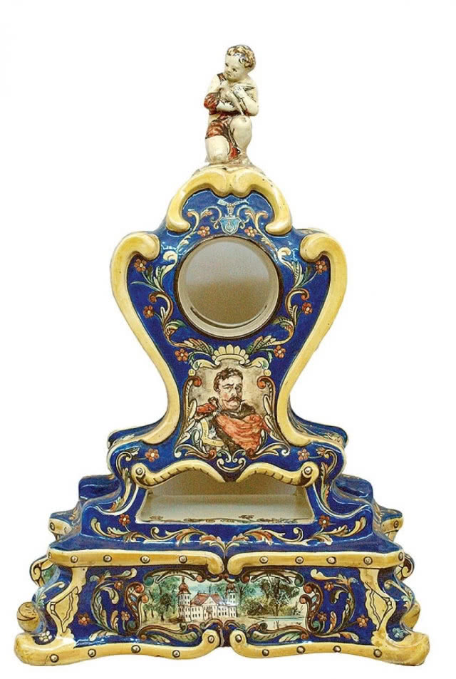 bogato zdobiona obudowa zegara