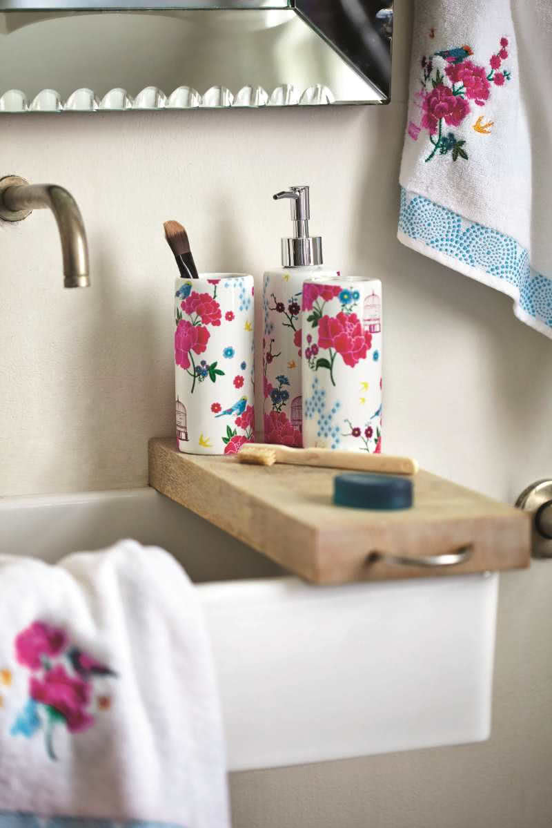 Akcesoriał łazienkowe i ręczniki inspirowane...