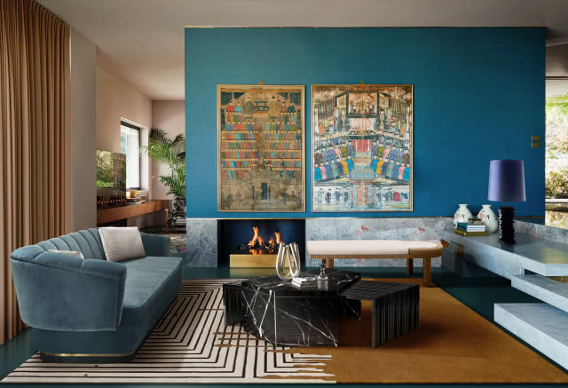 salon cały w ultramarynie + obrazy w podobnej tonacji