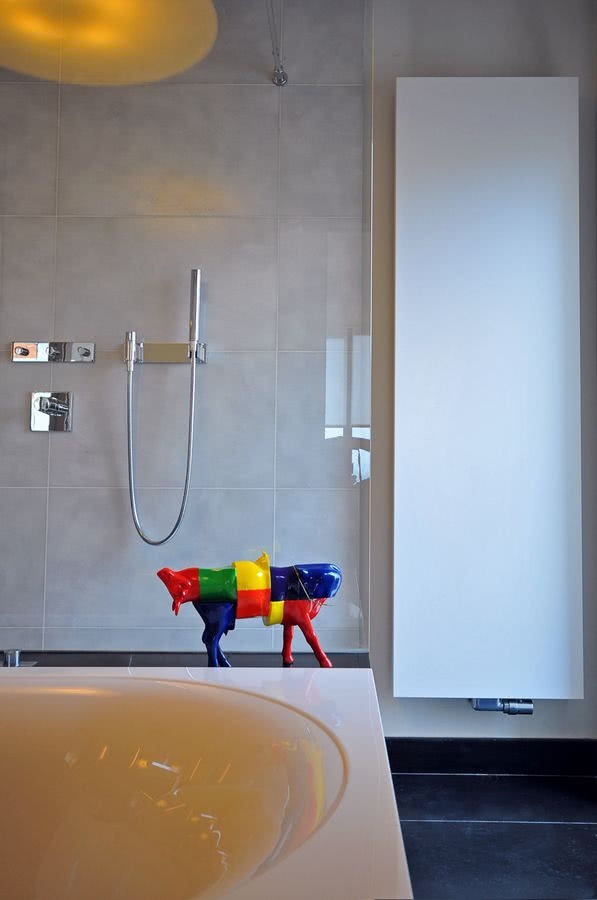 We wszystkich łazienkach projektanci zastosowali...