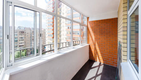 Loggia w bloku - co to jest i czym różni się od balkonu? Definicja, aranżacja, zdjęcia