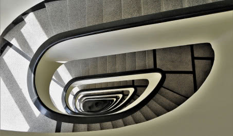 Nie uwierzysz, co kryją te kamienice! Piękne klatki schodowe w Warszawie