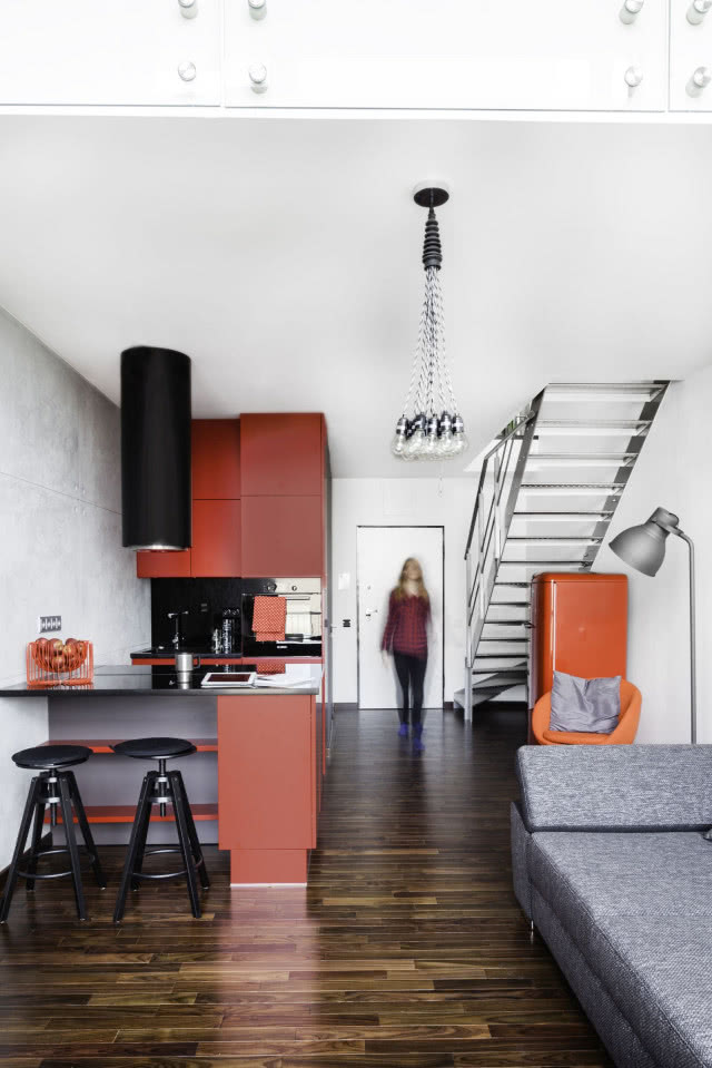 Surowe piękno loftu na warszawskim Mokotowie