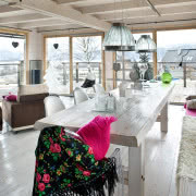 Surowa mieszanka tradycji i nowoczesności.