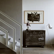 Pod schodami oryginalna sofa Marshmallow,  proj....