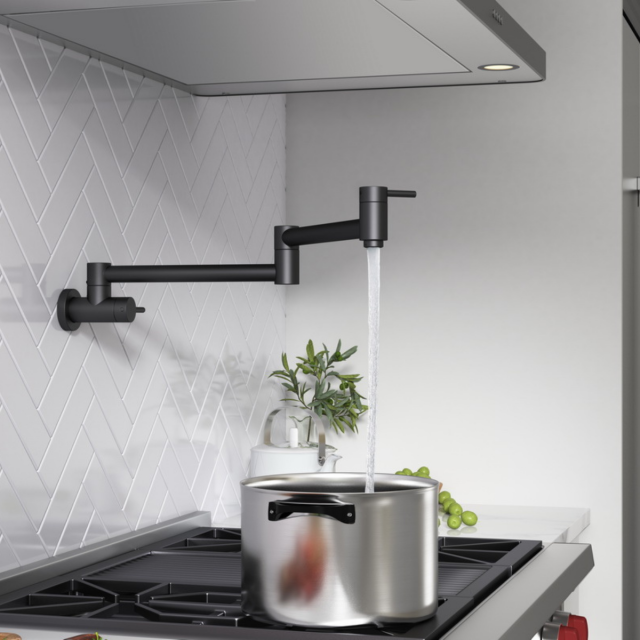 Bateria kuchenna nad kuchenką pot filler