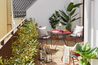 Wąski balkon w bloku - sposoby na aranżację trudnej przestrzeni