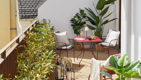 Wąski balkon w bloku - sposoby na aranżację trudnej przestrzeni