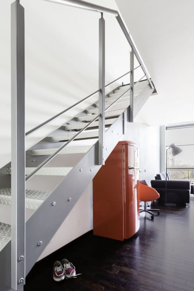 Surowe piękno loftu na warszawskim Mokotowie