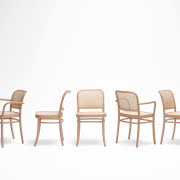 Na rodzinę Benko składa się krzesło w wersji z...