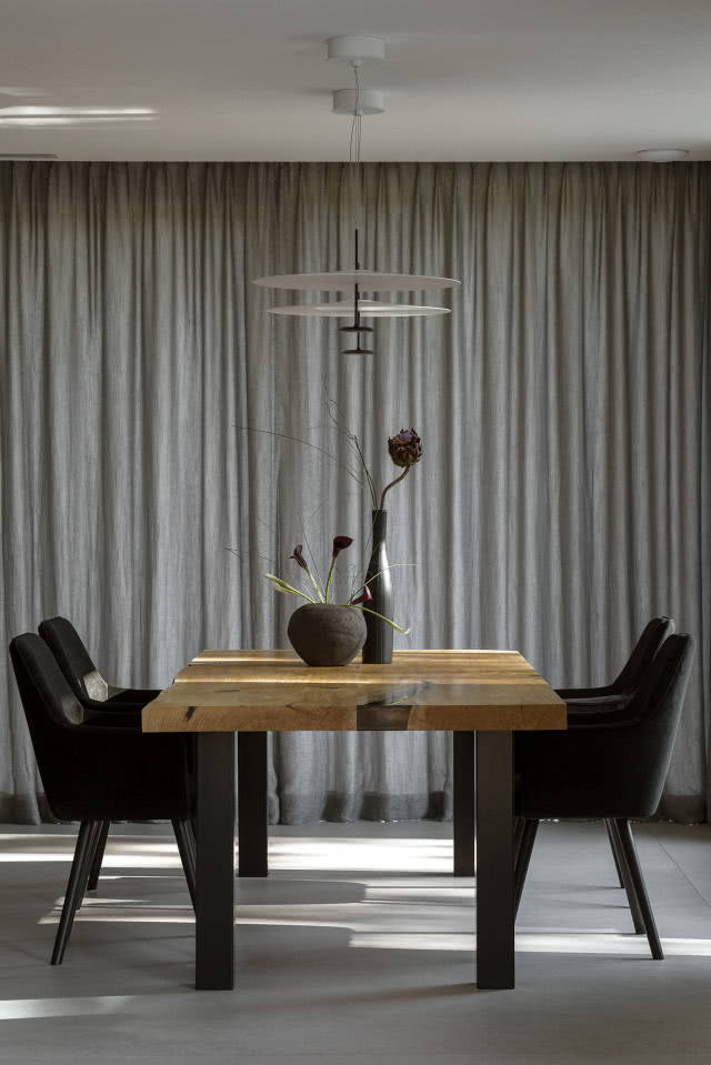 Aranżacja jadalni w otwartym salonie