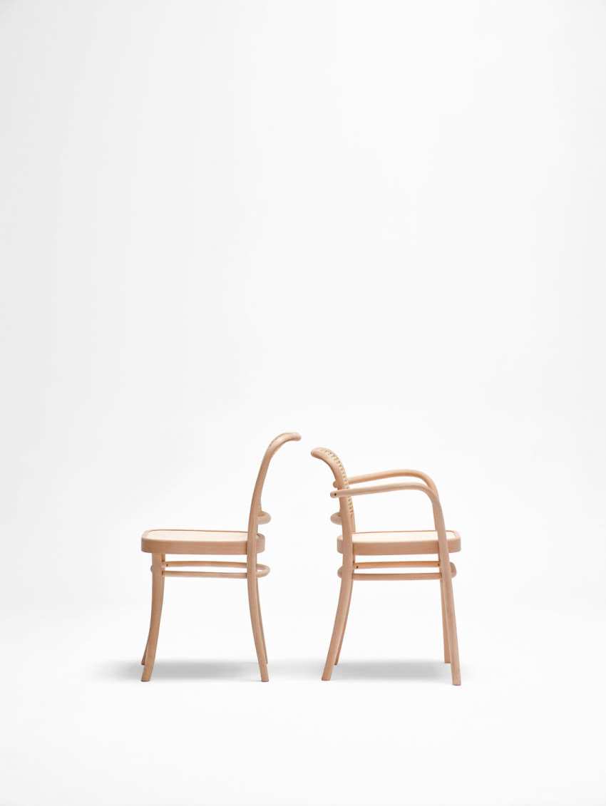 Na rodzinę Benko składa się krzesło w wersji z...