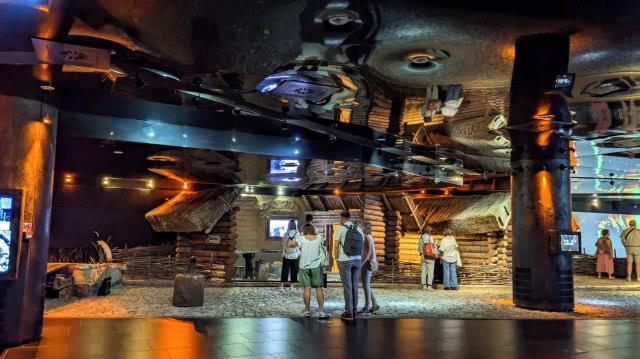 duża przestrzeń z ludźmi