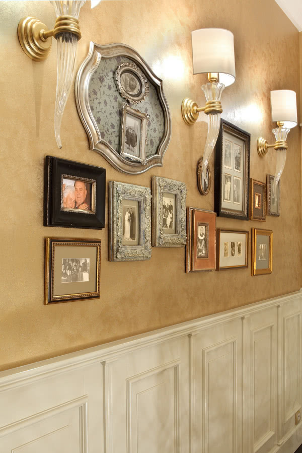 Do pieczołowicie zebranych fotografii, z których...