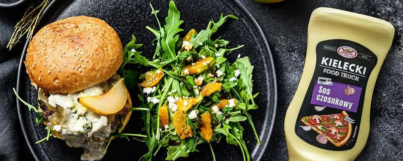 Burger z czosnkowo-serową nutą