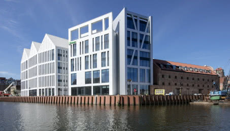 W Gdańsku powstał nowy hotel sieci Holiday Inn. Urzeka przepięknymi wnętrzami!