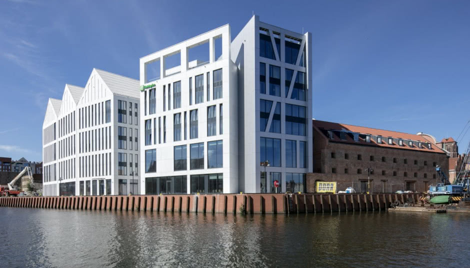 W Gdańsku powstał nowy hotel sieci Holiday Inn. Urzeka przepięknymi wnętrzami!