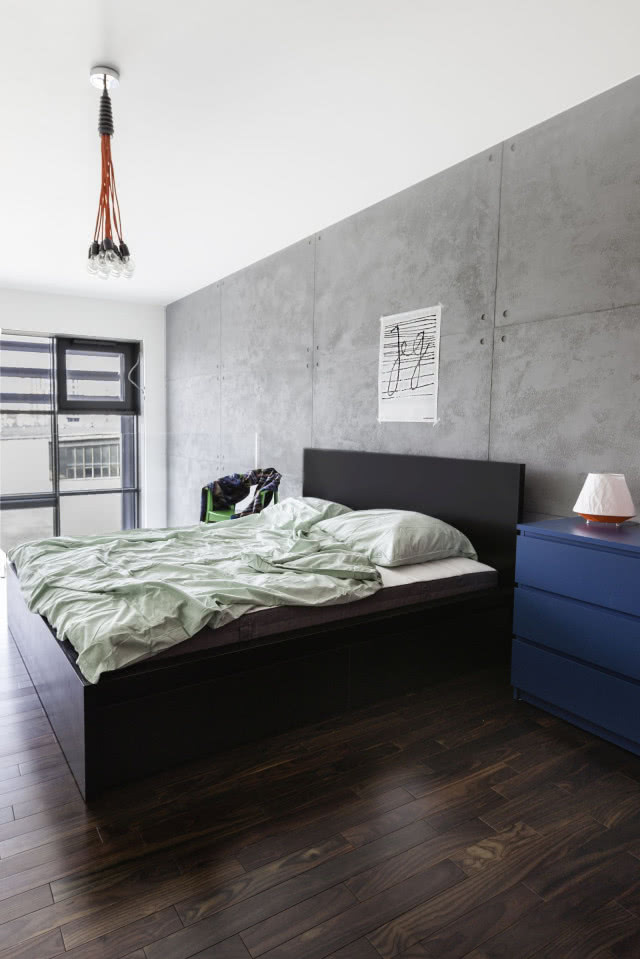 Surowe piękno loftu na warszawskim Mokotowie