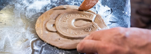 lepienie piernika w kształcie podkowy