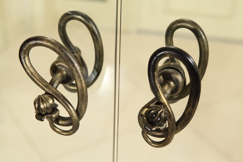 Uchwyty w drzwiach. Nowoczesność przełamuje...
