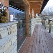 Surowa mieszanka tradycji i nowoczesności.