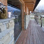 Białe święta w domu w górach