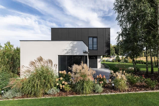 trawy w ogrodzie aranżacja 