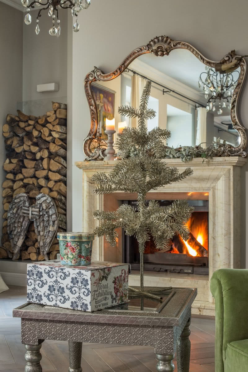 Choinka, ogień na kominku... można poczuć się...