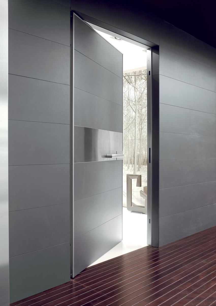 Ściana i drzwi wykończone płytami Laminam