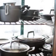 Surowa mieszanka tradycji i nowoczesności.