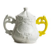 Elegancki porcelanowy wazon jest istotnym...