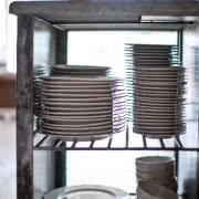 Surowa mieszanka tradycji i nowoczesności.