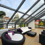 Nowoczesna architektura i widok na Tatry