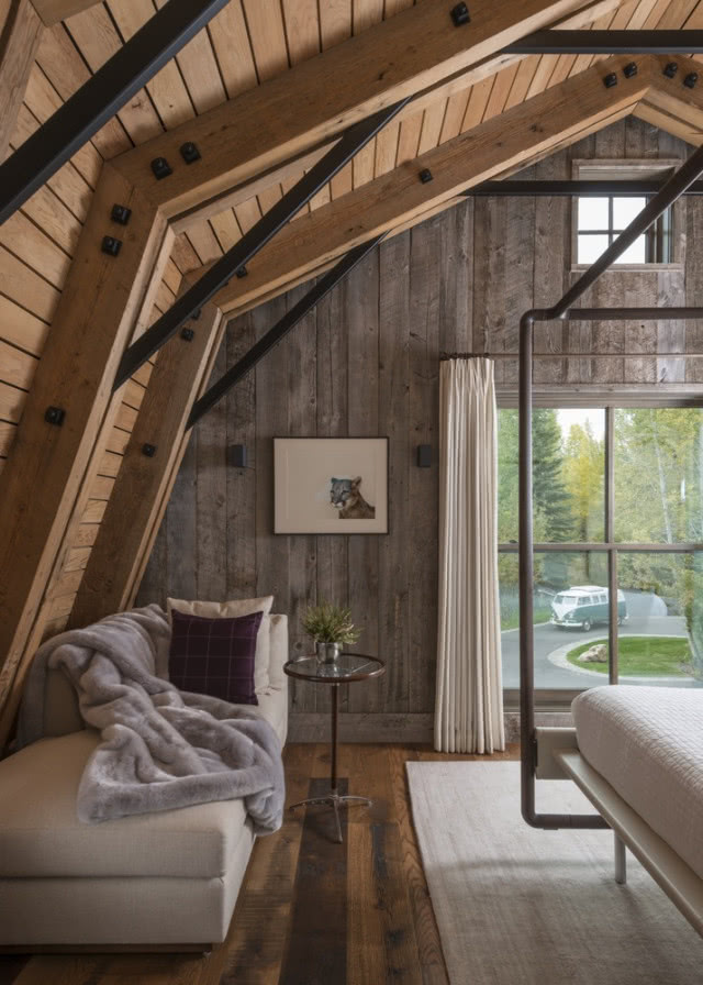 Wnętrze stodoły zaadaptowanej na dom