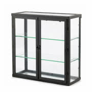 Szafka z metalu i szkła, Nordal