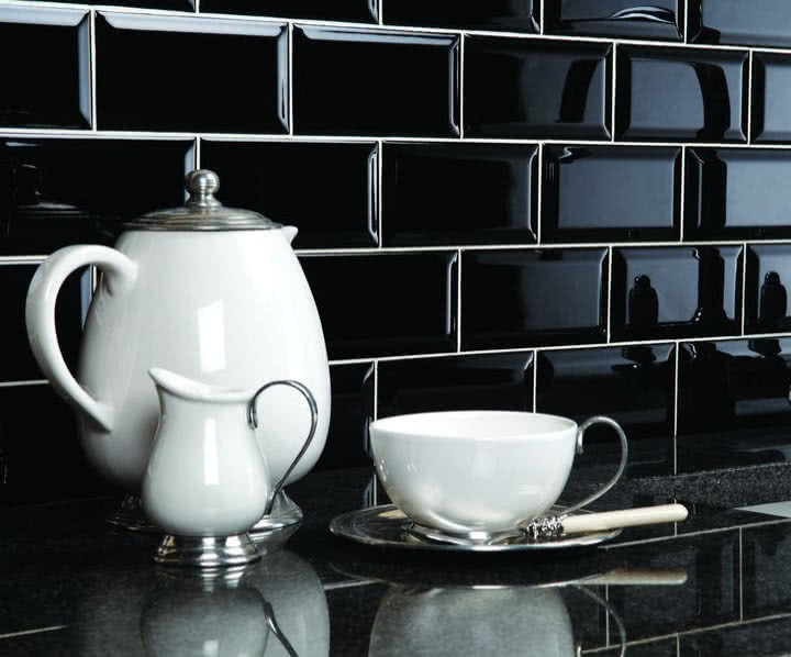 Czarne prostokątne płytki Metro z kolekcji...