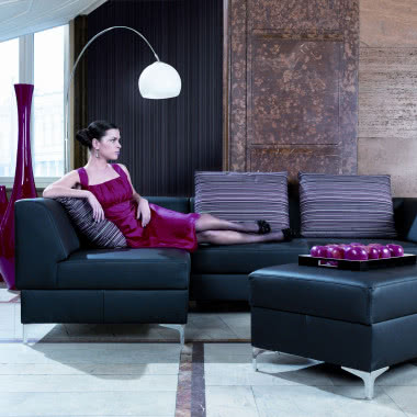 Czarna elegancja nowoczesnych sof