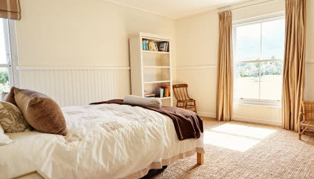 Czym osłonić kaloryfer? Najpiękniejsze sposoby na zabudowę kaloryfera