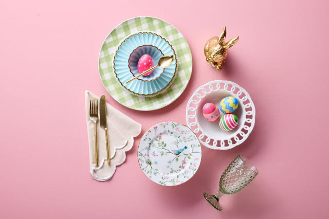 talerzyki, sztućce, zajączek na Wielkanoc 2025