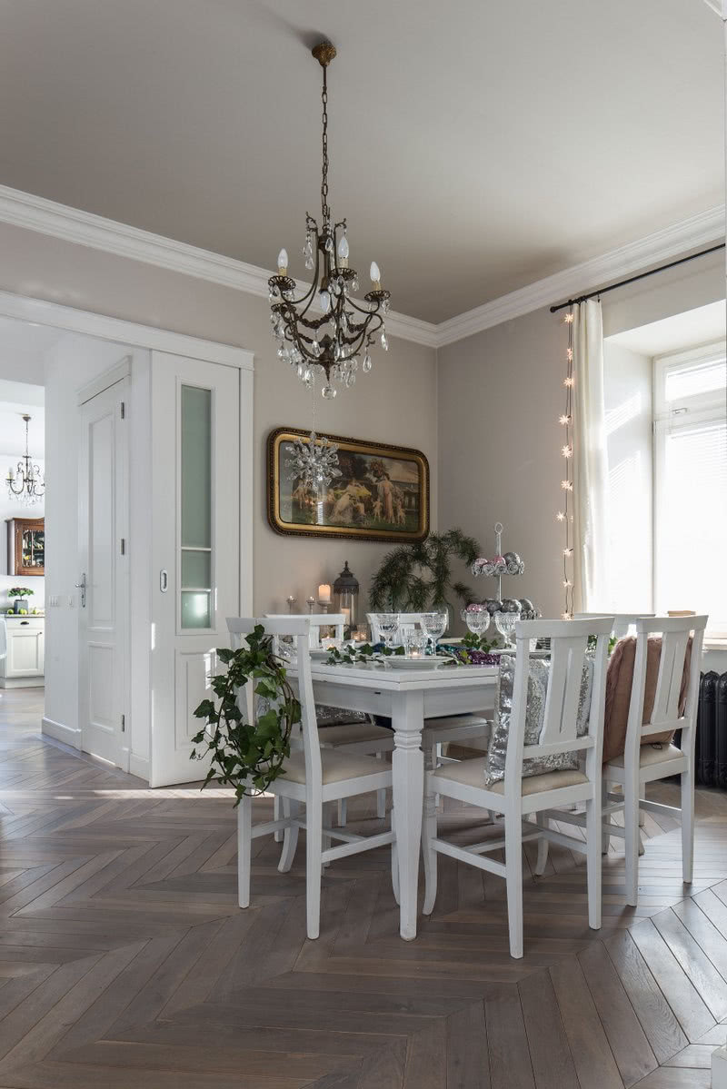 W jadalni - nad konsolą - znalazło się idealne...