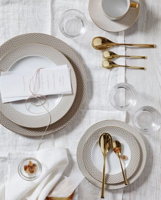 elegancka zastawa w beżach