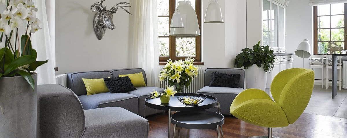 Jasny i nowoczesny - dom odbudowany ze zgliszczy