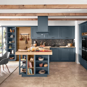 Ekskluzywne kuchnie Verle w odcieniach granatu. Zobacz najlepsze realizacje