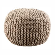 Puf z szydełkowanym pokrowcem