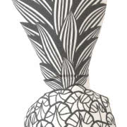 Elegancki porcelanowy wazon jest istotnym...