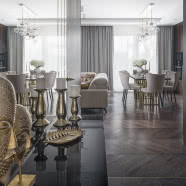 Apartament urządzony w złocie i fornirze