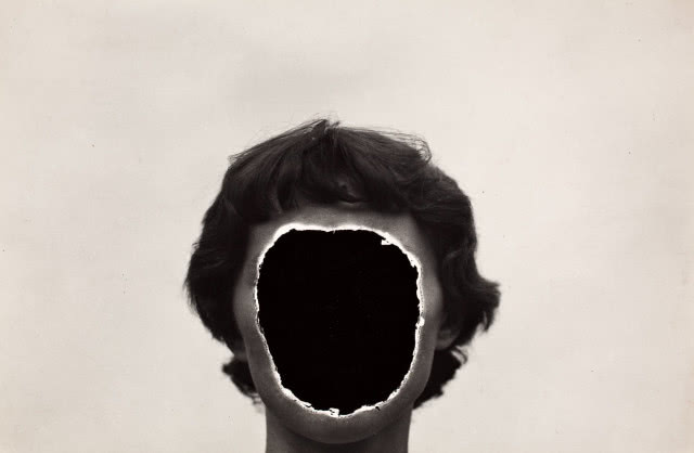 fotografia dziewczyny z dziurą w twarzy Zbigniewa Beksińskiego