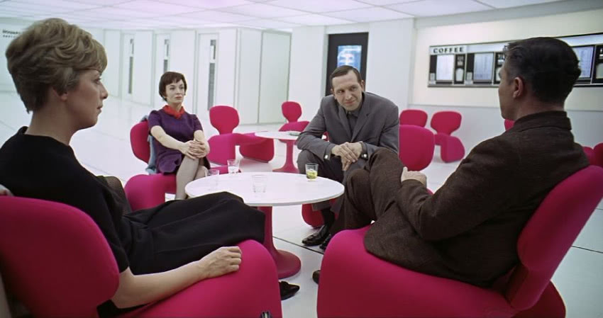 Fotele Djinn na pokładzie samolotu PanAm, "2001....