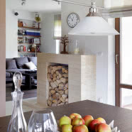 Nowoczesny dom za miastem z ciepłym wnętrzem